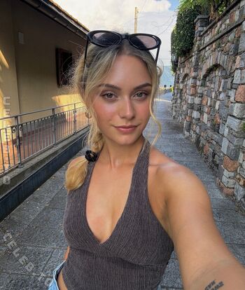 Full leaked Alina khani private onlyfans photo