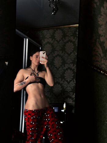 Full leaked Apollonchil private onlyfans photo