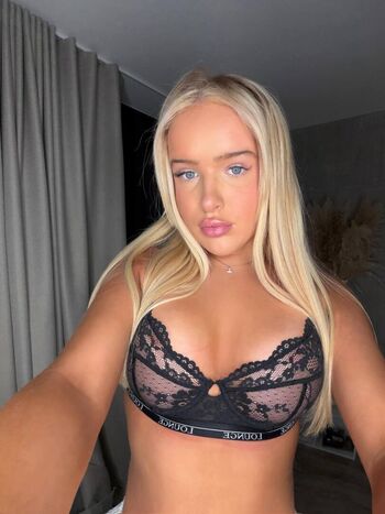 Chlo May