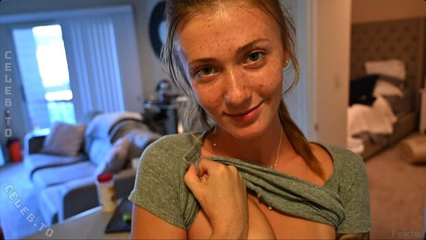 Full leaked Cremedelapeach private onlyfans photo
