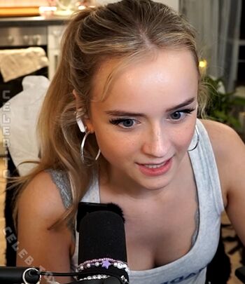 Full leaked Easyemi private onlyfans photo