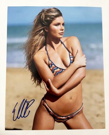 Full leaked Elliethumann private onlyfans photo