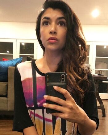Hannah Simone
