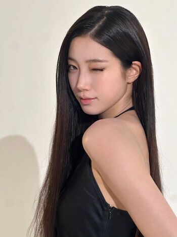 Kazuha Nakamura 中村 一葉