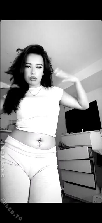 Full leaked Lina zofia private onlyfans photo