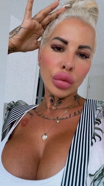 Full leaked Monamonique private onlyfans photo