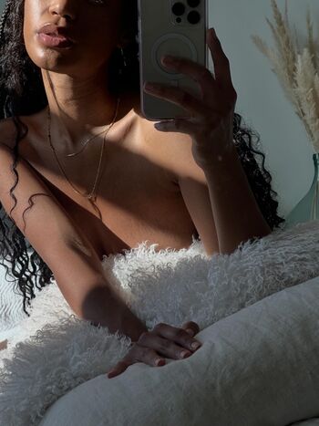 Nia Simone
