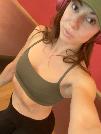 ninamissfit.model
