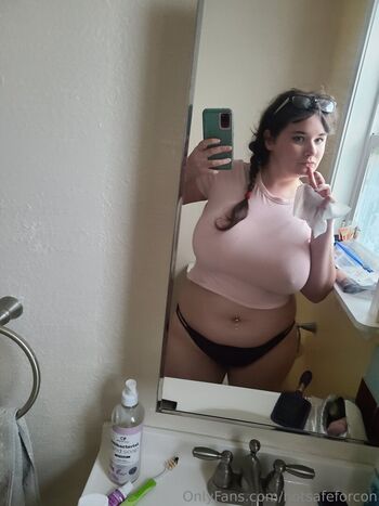 Full leaked Notsafeforcon private onlyfans photo