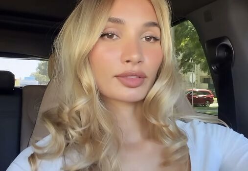 Full leaked Pia mia perez private onlyfans photo