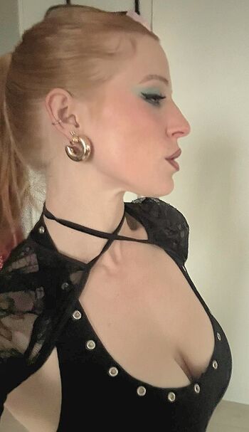 Full leaked Polluxcia private onlyfans photo