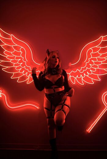 WatchGirlsPlay