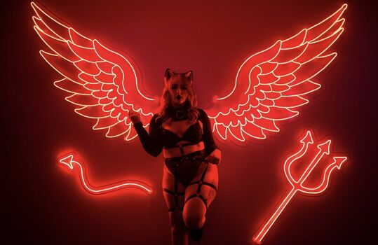WatchGirlsPlay