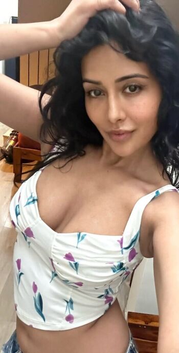 Women In Bikinis