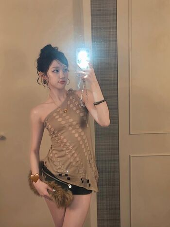 Full leaked Cara dela/ private onlyfans photo
