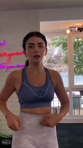 özge Yağız